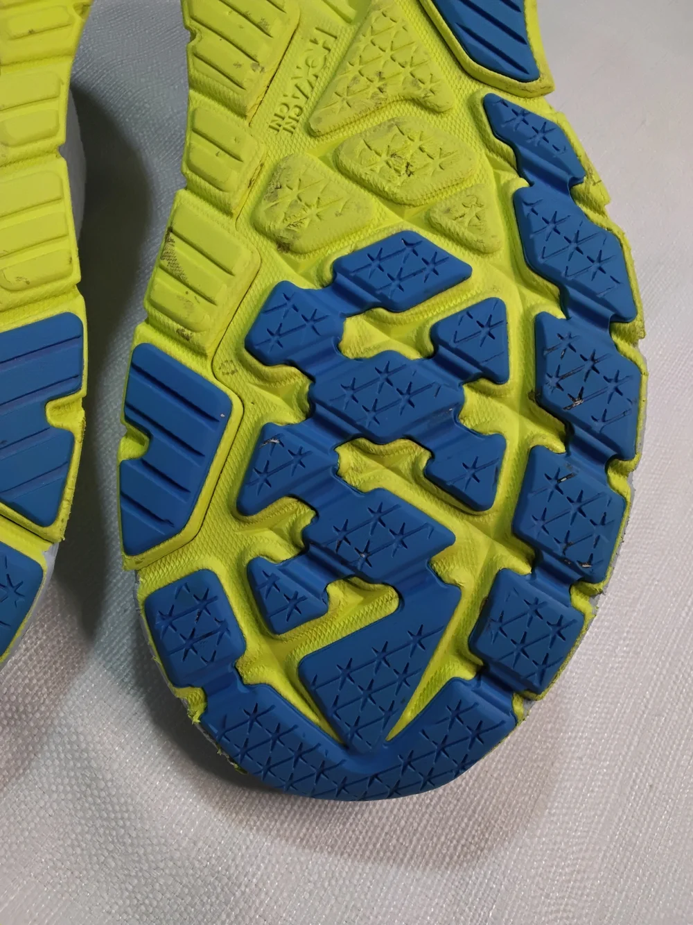 HOKA Arahi 6 Men’s Running Shoes — White & Blue Sz 12 2E.